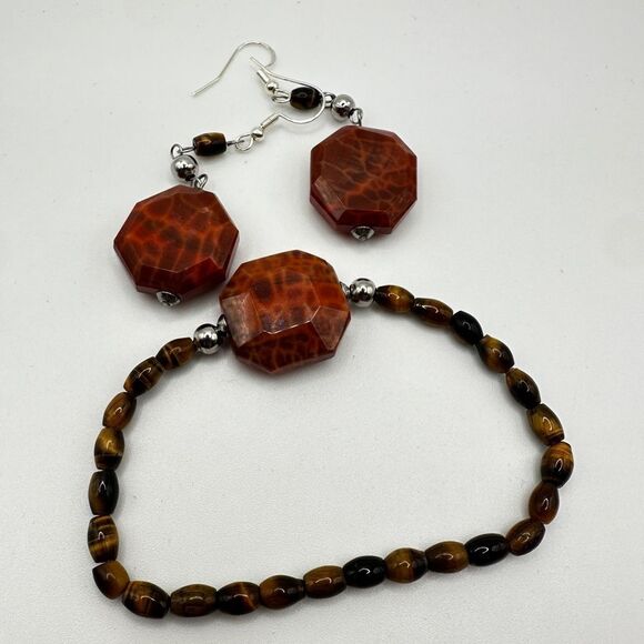 Fire agate stone, tigers eye in silver tone earrings and stretch bracelet set! - Picture 4 of 10